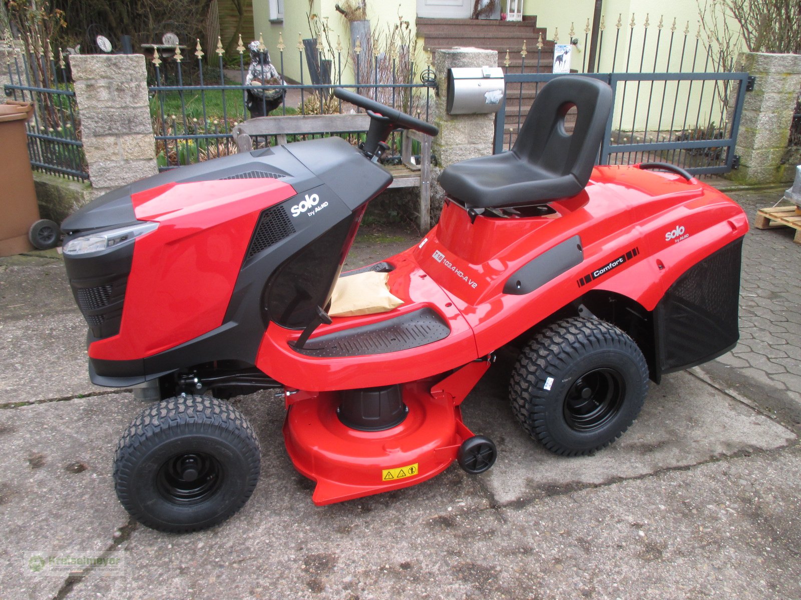 Rasentraktor типа Solo T 18-103.4 HD-A V2 Hydrostat 2 Zylinder, Neumaschine в Feuchtwangen (Фотография 1)