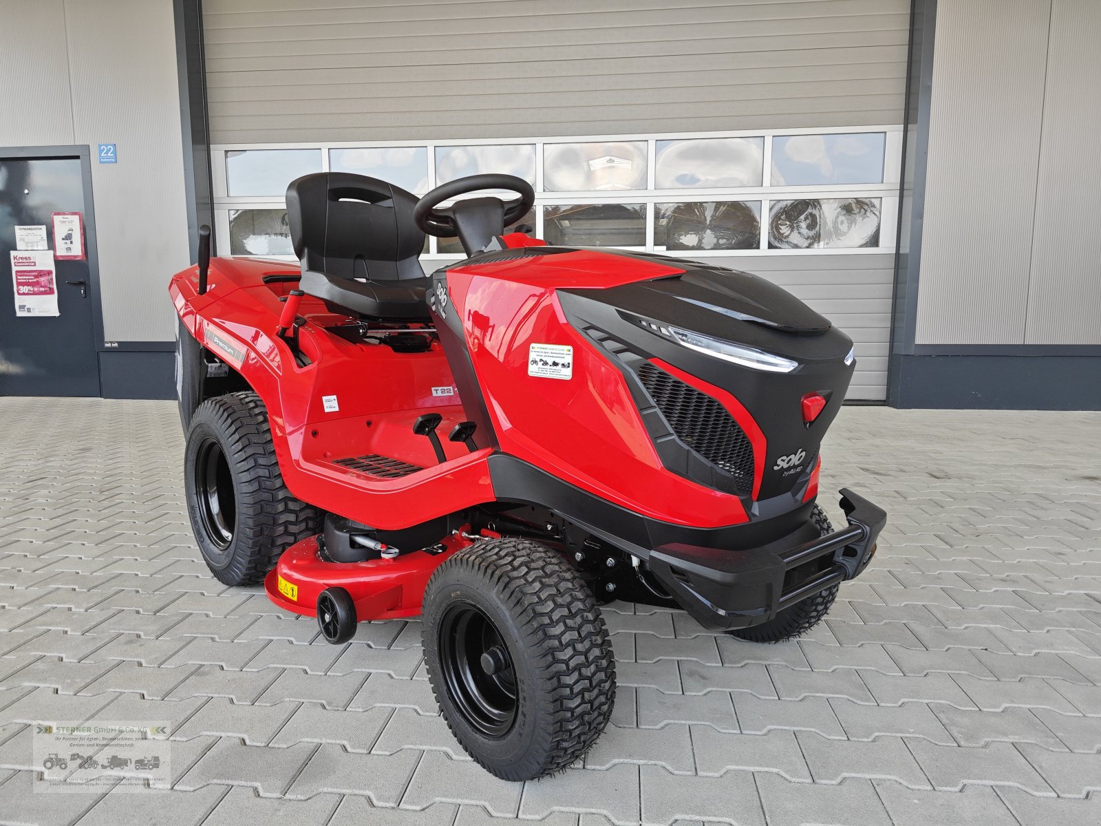 Rasentraktor des Typs Solo T22 105.4 HD V2 SD, Neumaschine in Eging am See (Bild 1)