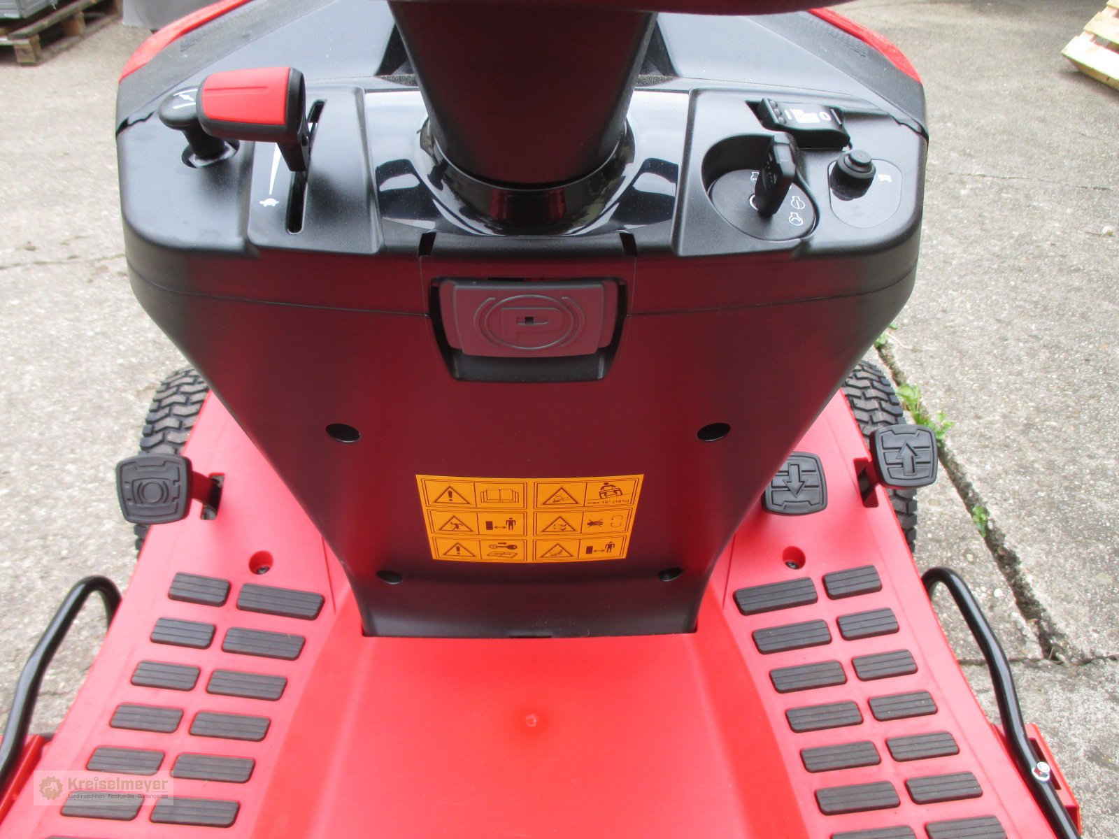 Rasentraktor of the type Solo T22-110.4 HDH-A V2 Hochgrasmäher Mulchtraktor, Neumaschine in Feuchtwangen (Picture 4)