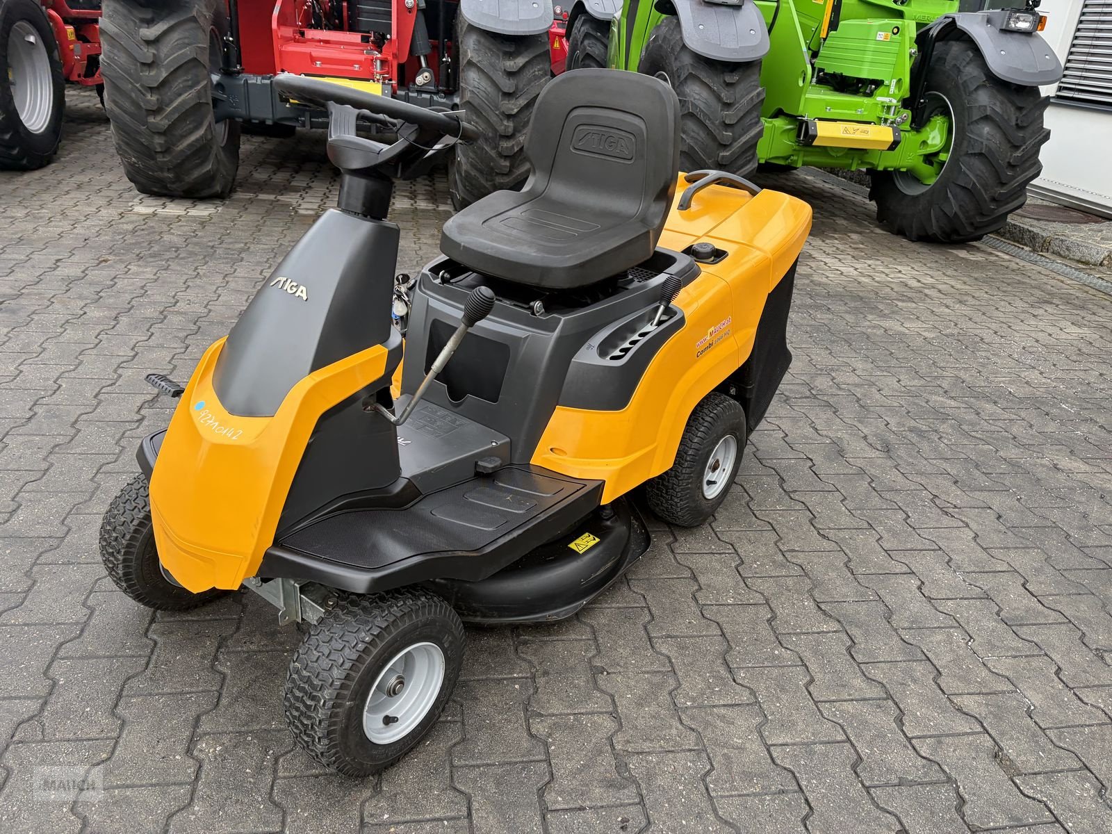 Rasentraktor van het type Stiga 1066 Combi, Gebrauchtmaschine in Burgkirchen (Foto 1)