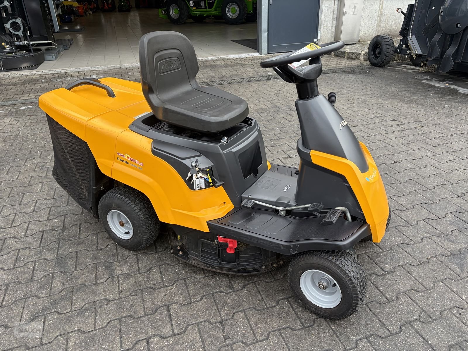 Rasentraktor van het type Stiga 1066 Combi, Gebrauchtmaschine in Burgkirchen (Foto 4)