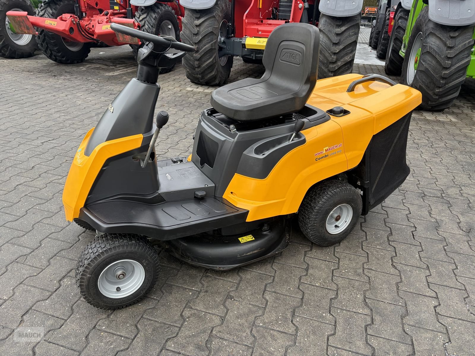 Rasentraktor van het type Stiga 1066 Combi, Gebrauchtmaschine in Burgkirchen (Foto 2)