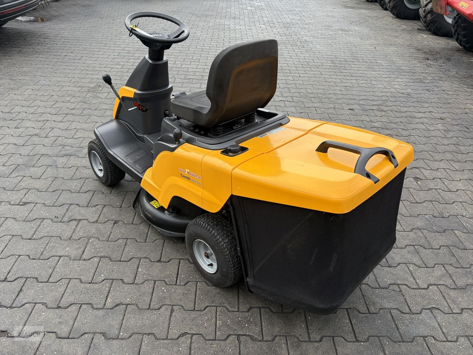 Rasentraktor van het type Stiga 1066 Combi, Gebrauchtmaschine in Burgkirchen (Foto 9)