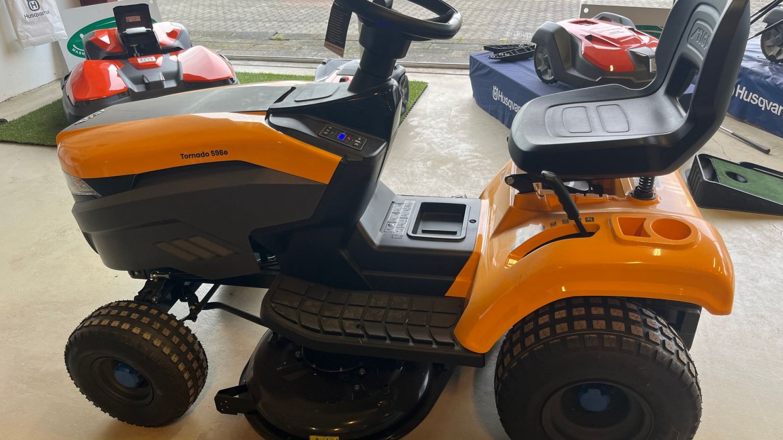 Rasentraktor typu Stiga 598e 100 % Elektrisk, Gebrauchtmaschine v Vejle (Obrázek 1)