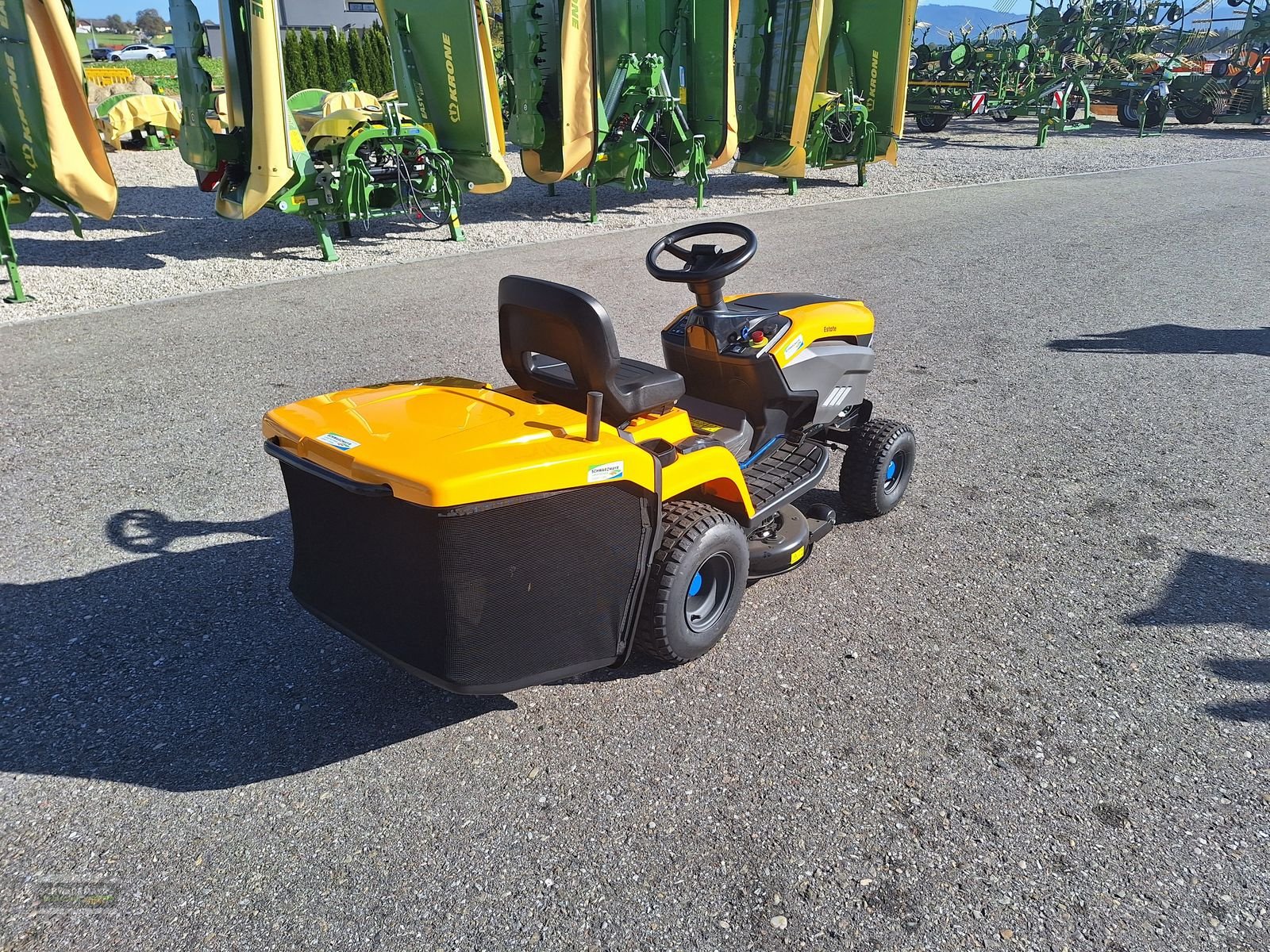 Rasentraktor des Typs Stiga E-Ride Estate 584e, Neumaschine in Gampern (Bild 4)