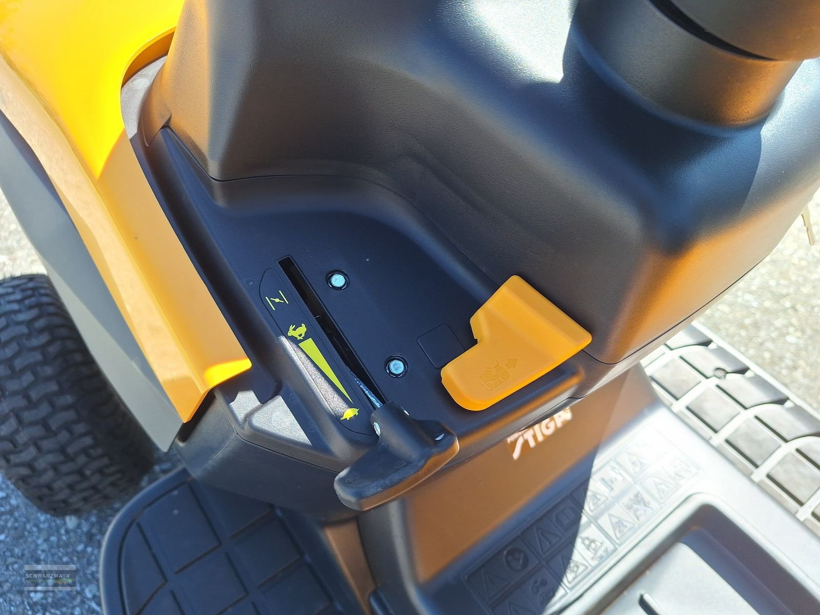 Rasentraktor des Typs Stiga ESTATE 384 M, Neumaschine in Gampern (Bild 9)