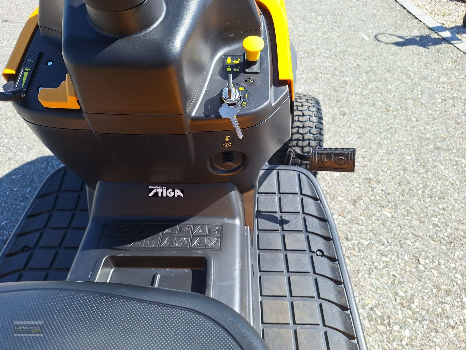 Rasentraktor des Typs Stiga ESTATE 384 M, Neumaschine in Gampern (Bild 12)