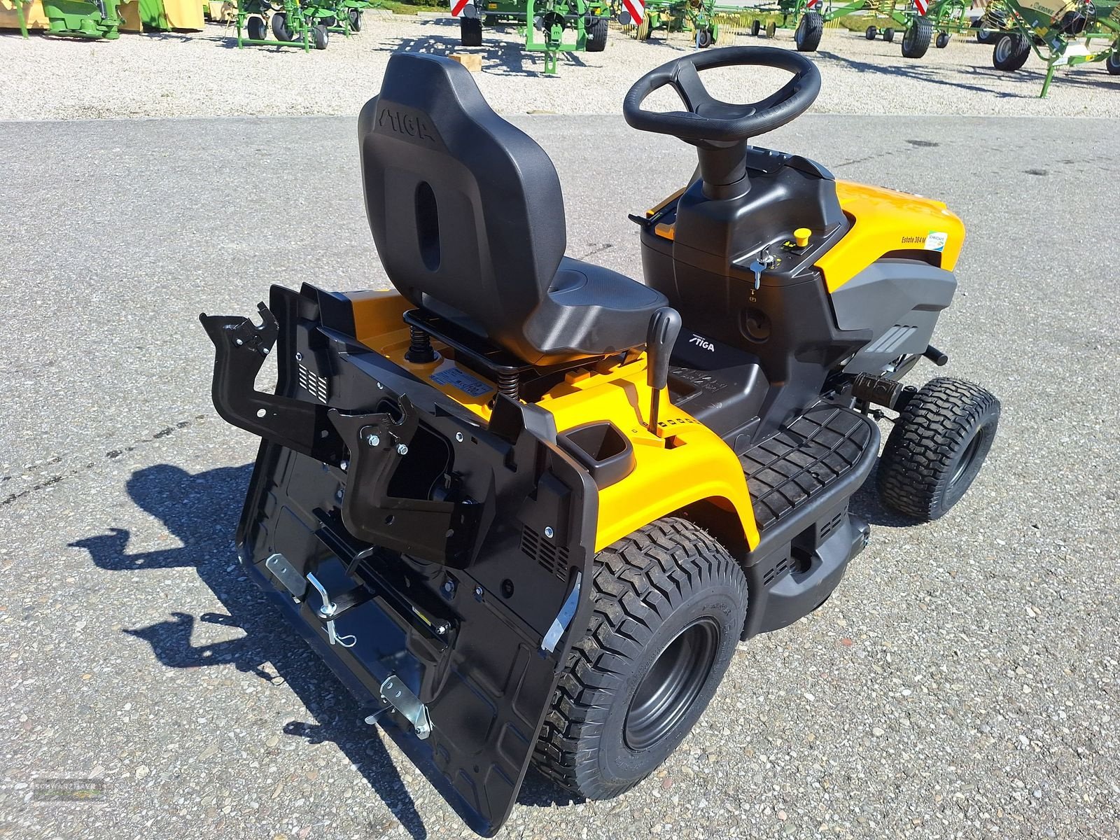 Rasentraktor des Typs Stiga ESTATE 384 M, Neumaschine in Gampern (Bild 14)