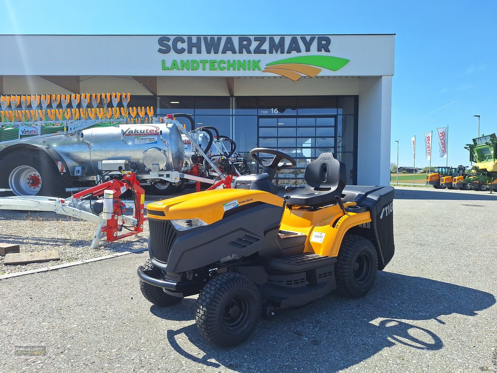 Rasentraktor des Typs Stiga ESTATE 384 M, Neumaschine in Gampern (Bild 1)