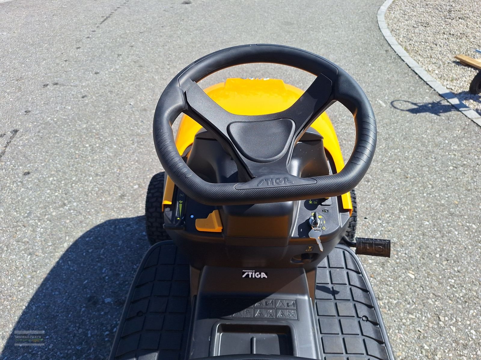 Rasentraktor des Typs Stiga ESTATE 384 M, Neumaschine in Gampern (Bild 11)