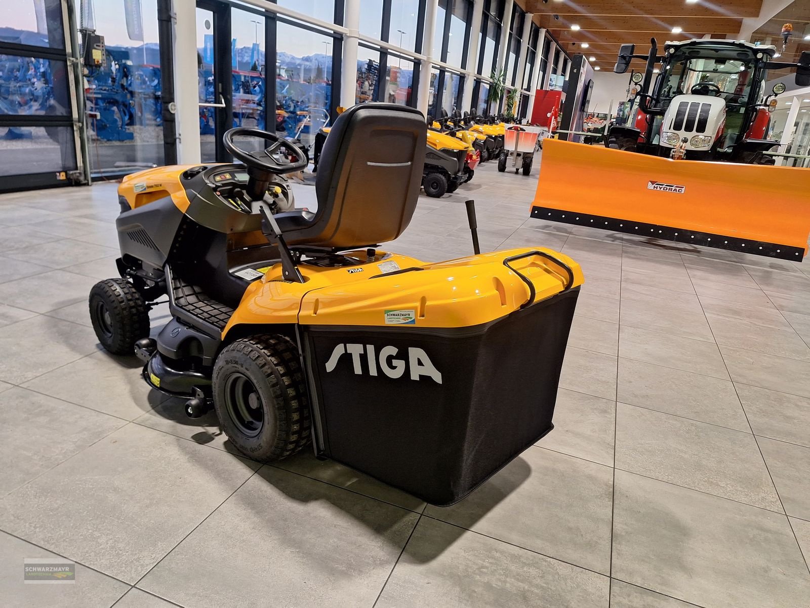 Rasentraktor des Typs Stiga ESTATE 7102 W, Neumaschine in Aurolzmünster (Bild 3)