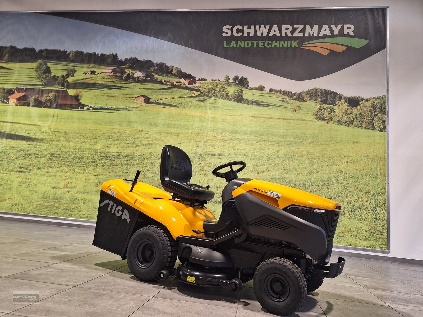 Rasentraktor des Typs Stiga ESTATE 7102 W, Neumaschine in Aurolzmünster (Bild 1)