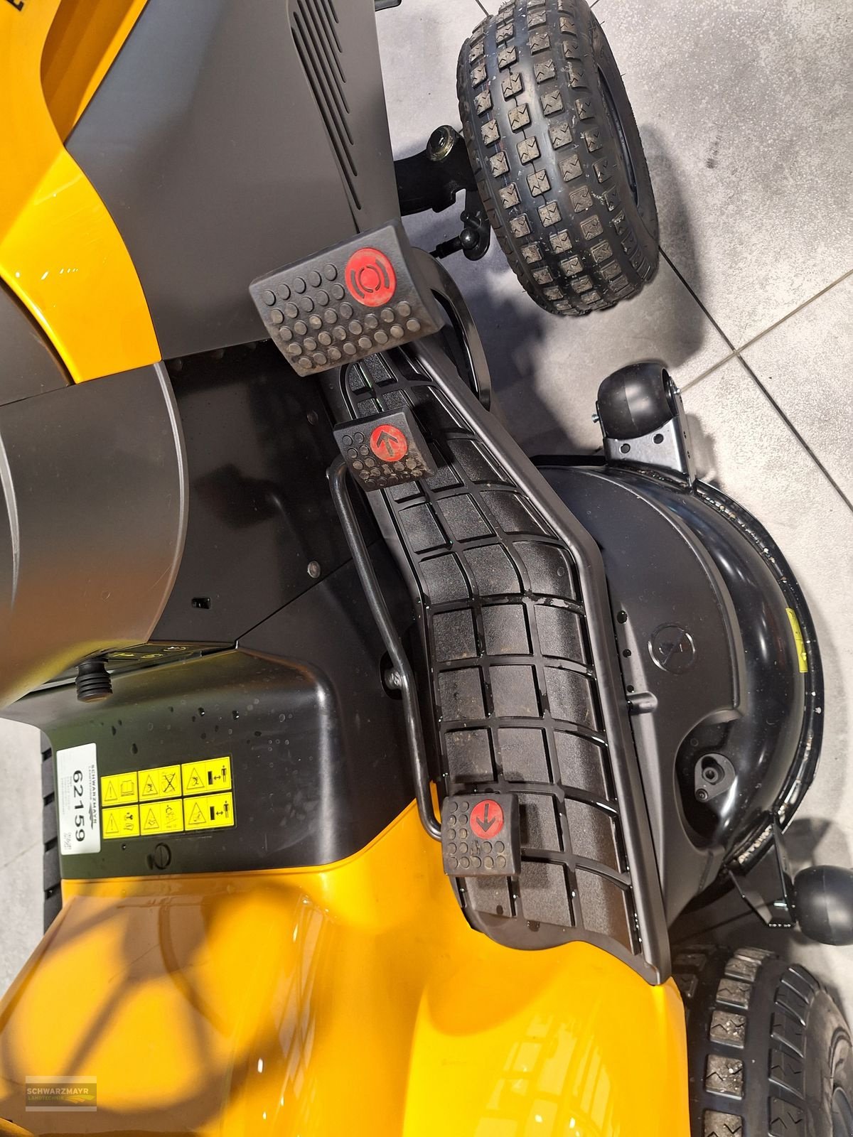 Rasentraktor des Typs Stiga ESTATE 7102 W, Neumaschine in Aurolzmünster (Bild 11)