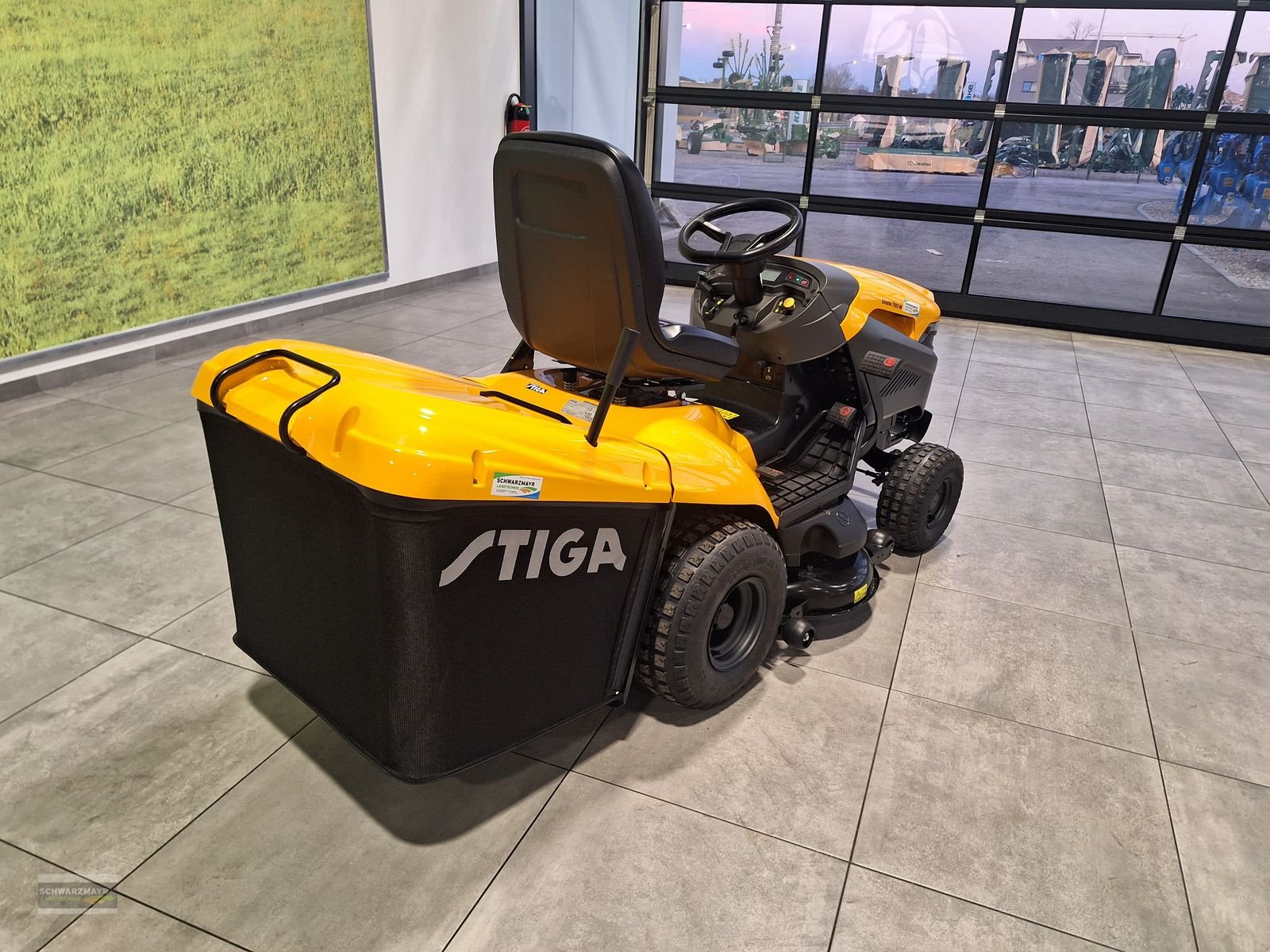 Rasentraktor des Typs Stiga ESTATE 7102 W, Neumaschine in Aurolzmünster (Bild 2)