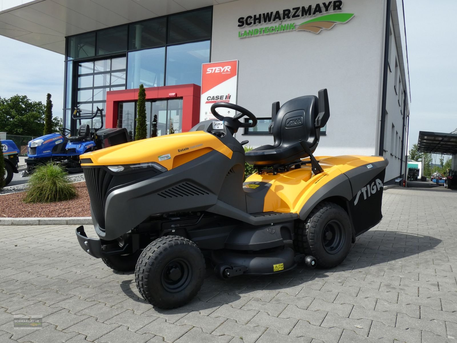 Rasentraktor des Typs Stiga ESTATE 7122 W SE, Neumaschine in Aurolzmünster (Bild 1)