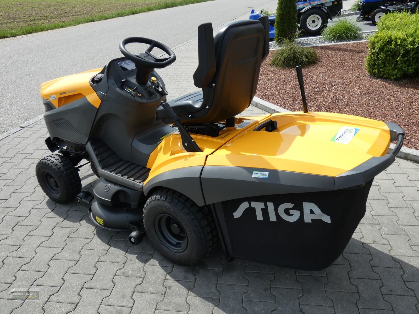 Rasentraktor des Typs Stiga ESTATE 7122 W SE, Neumaschine in Aurolzmünster (Bild 5)