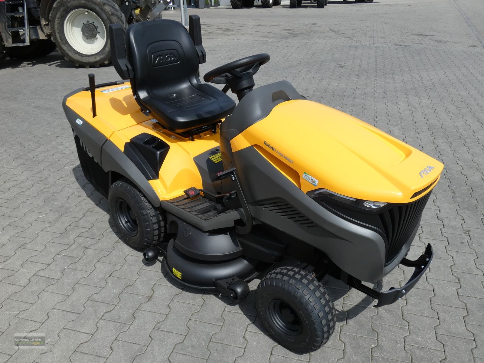 Rasentraktor des Typs Stiga ESTATE 7122 W SE, Neumaschine in Aurolzmünster (Bild 3)