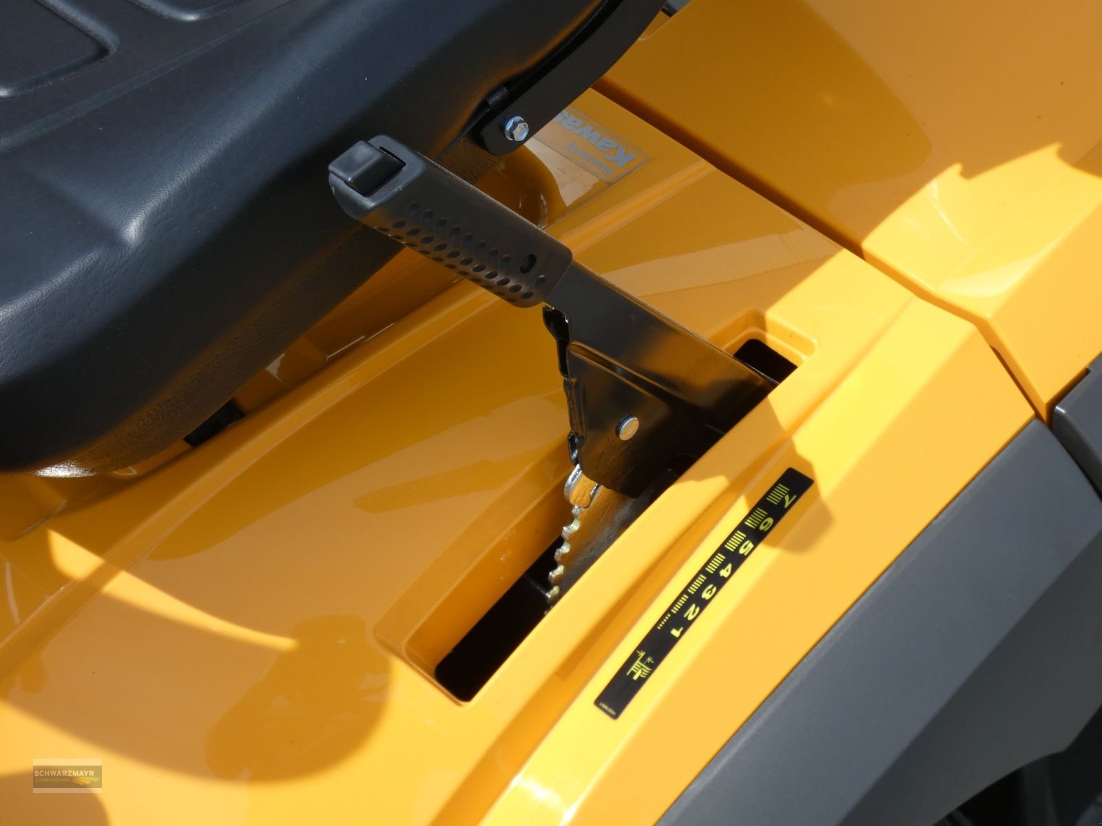 Rasentraktor des Typs Stiga ESTATE 7122 W SE, Neumaschine in Aurolzmünster (Bild 8)