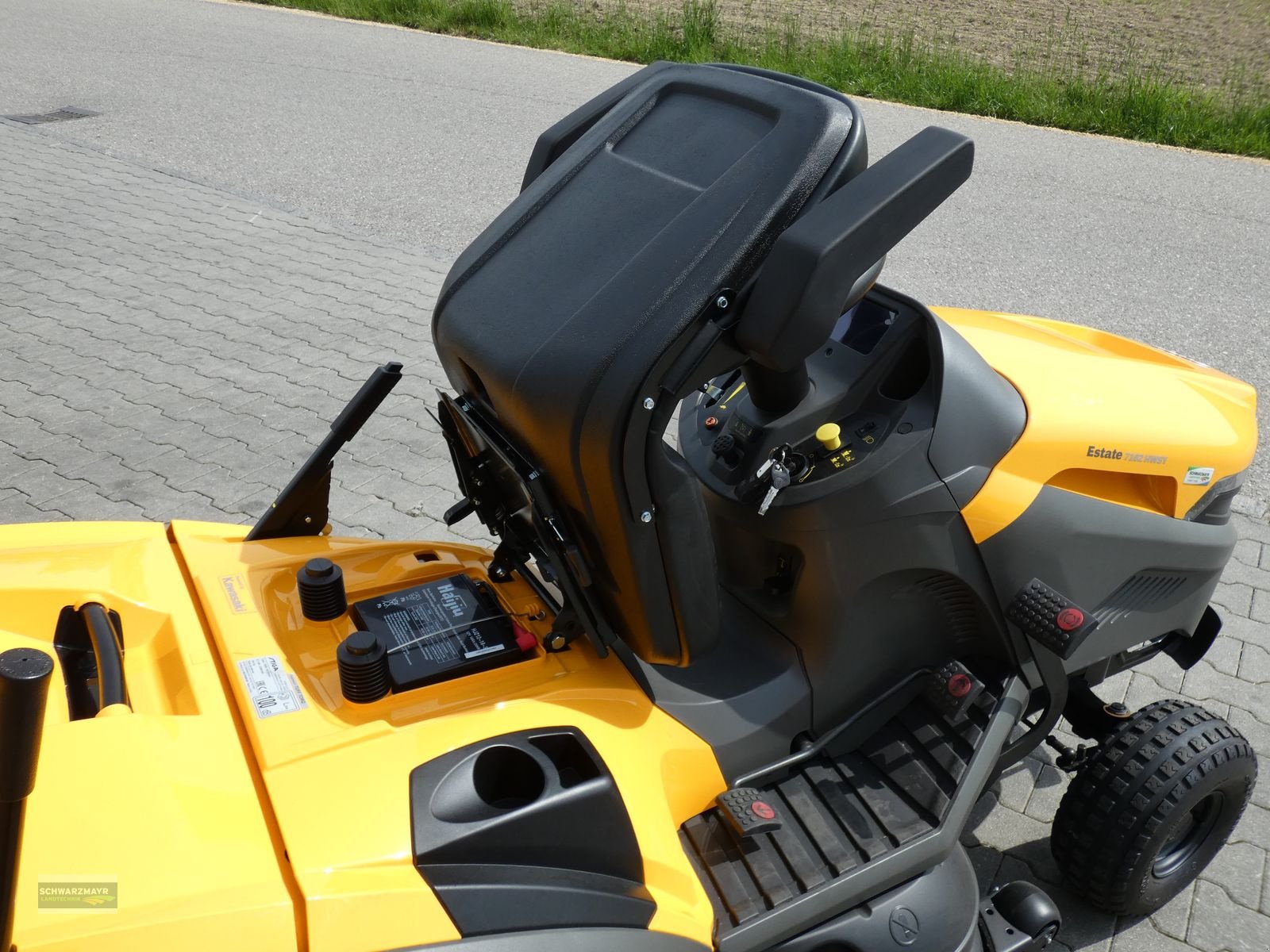 Rasentraktor des Typs Stiga ESTATE 7122 W SE, Neumaschine in Aurolzmünster (Bild 16)