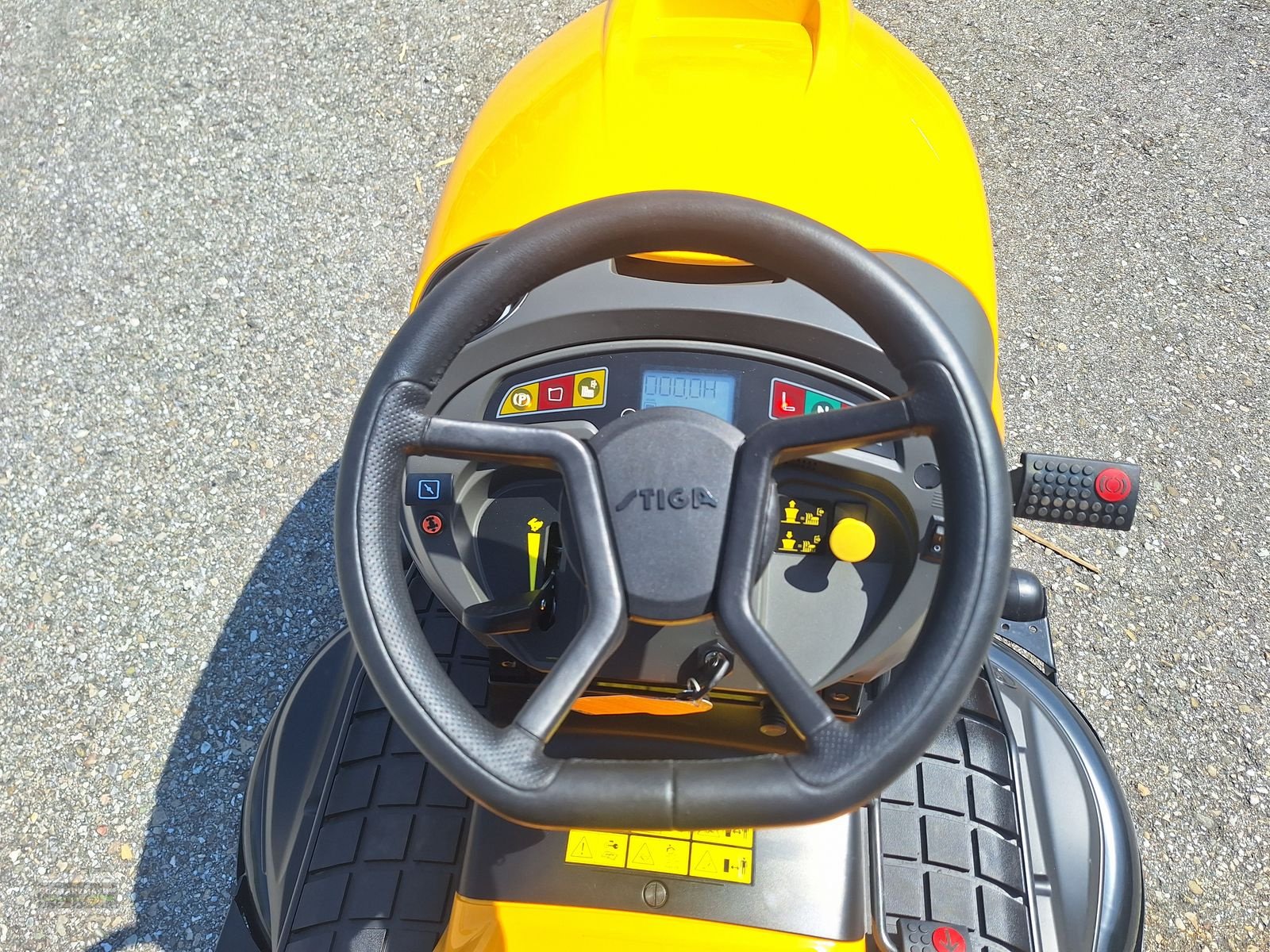 Rasentraktor des Typs Stiga ESTATE 7122 W, Neumaschine in Gampern (Bild 8)