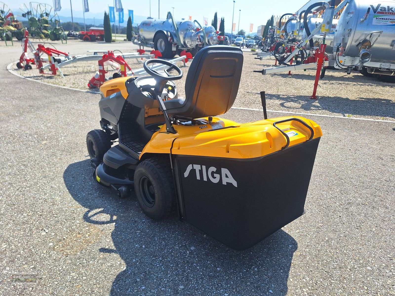 Rasentraktor des Typs Stiga ESTATE 7122 W, Neumaschine in Gampern (Bild 4)