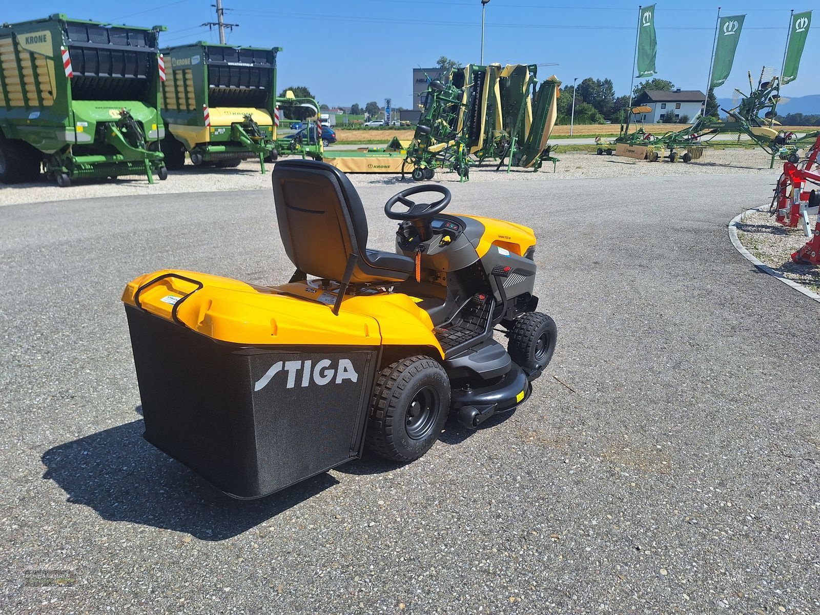 Rasentraktor des Typs Stiga ESTATE 7122 W, Neumaschine in Gampern (Bild 3)