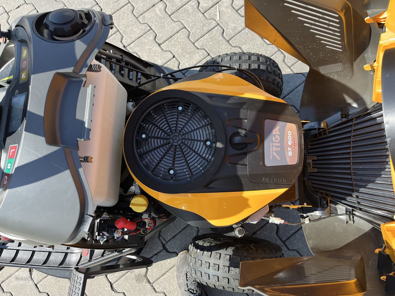 Rasentraktor des Typs Stiga Estate 792 W SE 2 Zylinder, Gebrauchtmaschine in Burgkirchen (Bild 3)