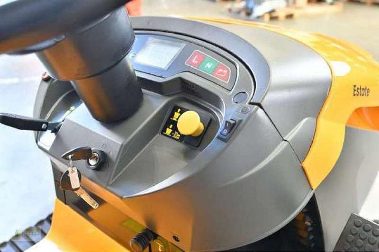 Rasentraktor van het type Stiga ESTATE 792, Neumaschine in Winsen (Foto 5)