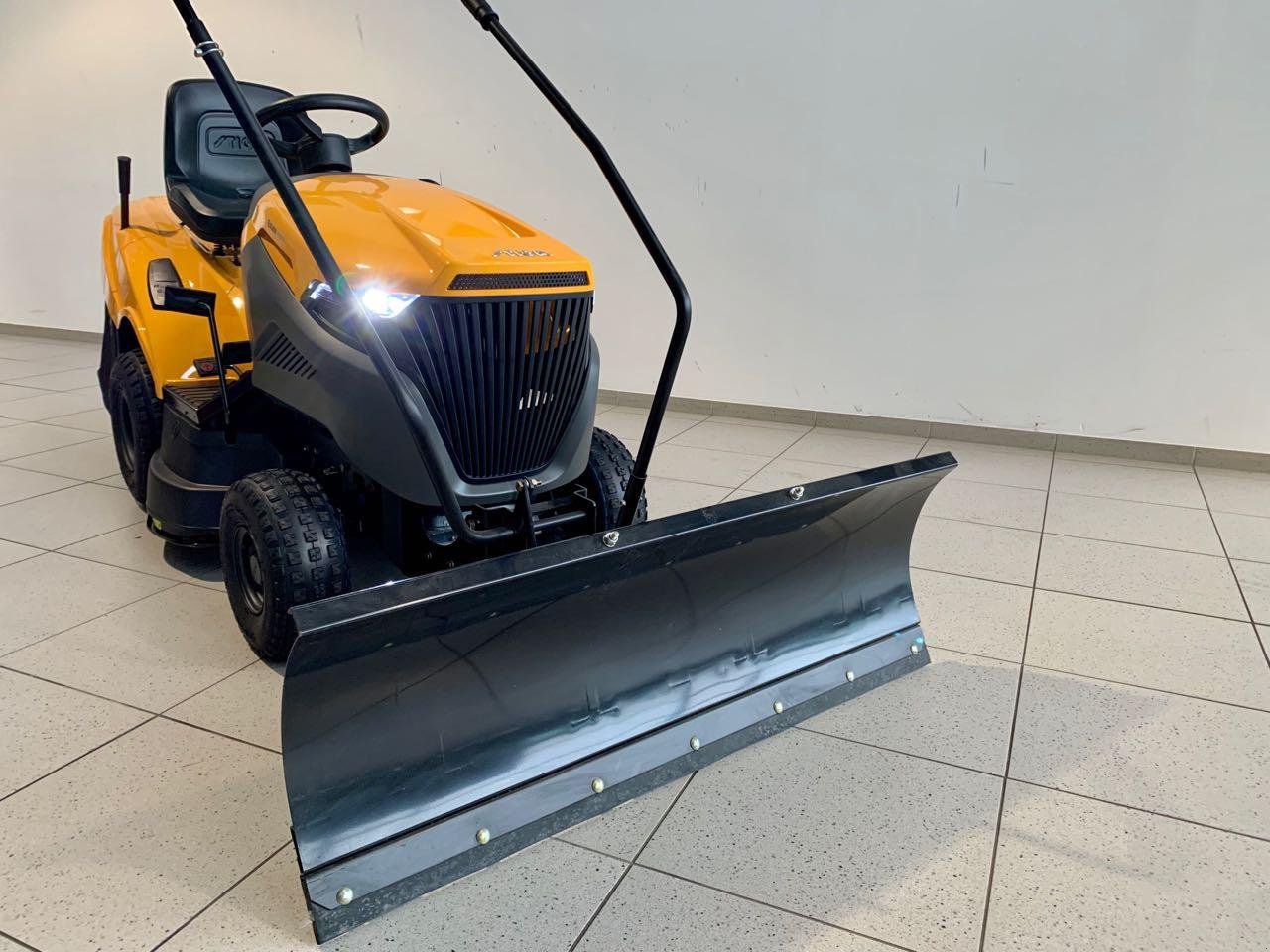 Rasentraktor des Typs Stiga Estate 792, Neumaschine in Beckum (Bild 3)