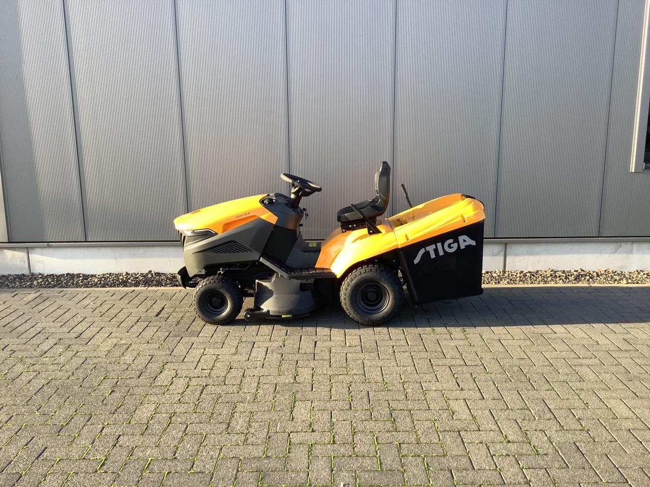 Rasentraktor des Typs Stiga Estate 798 W, Neumaschine in Dorsten-Wulfen (Bild 10)