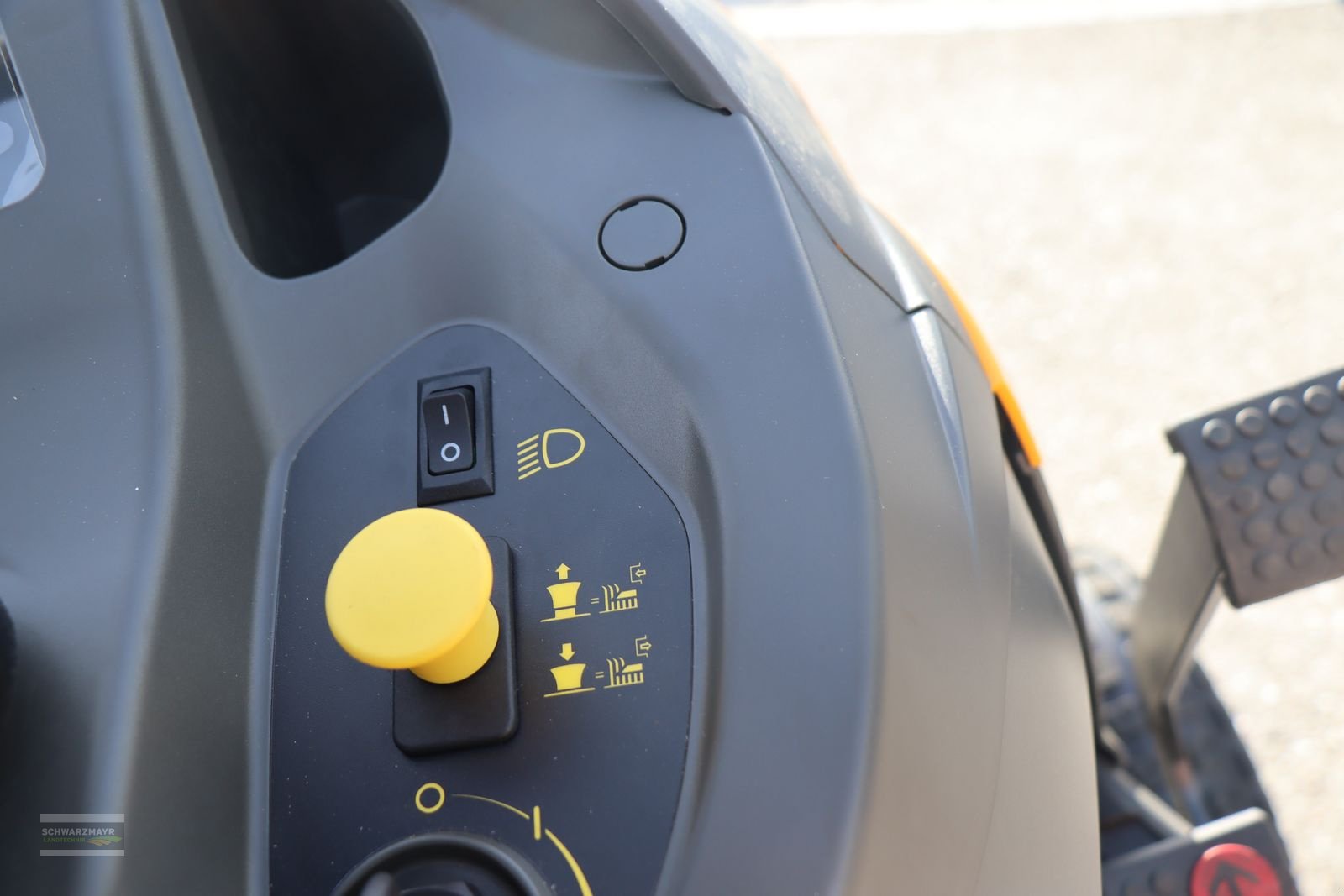 Rasentraktor des Typs Stiga ESTATE 9102 W, Neumaschine in Aurolzmünster (Bild 12)