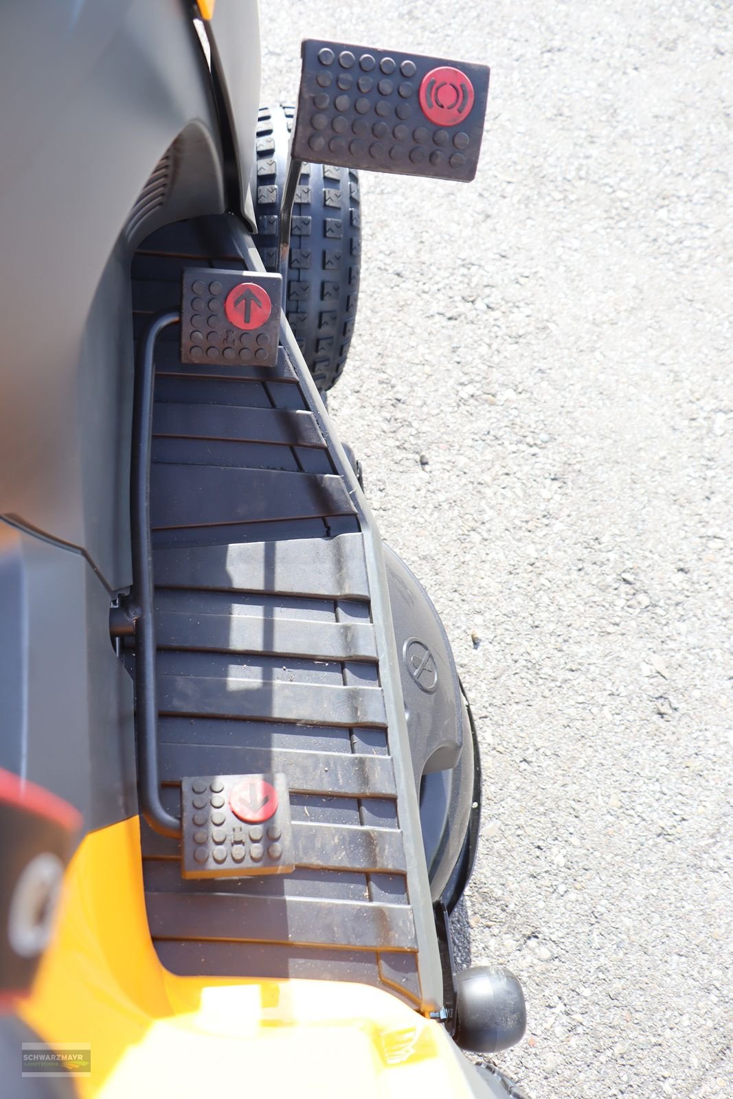 Rasentraktor des Typs Stiga ESTATE 9102 W, Neumaschine in Aurolzmünster (Bild 14)