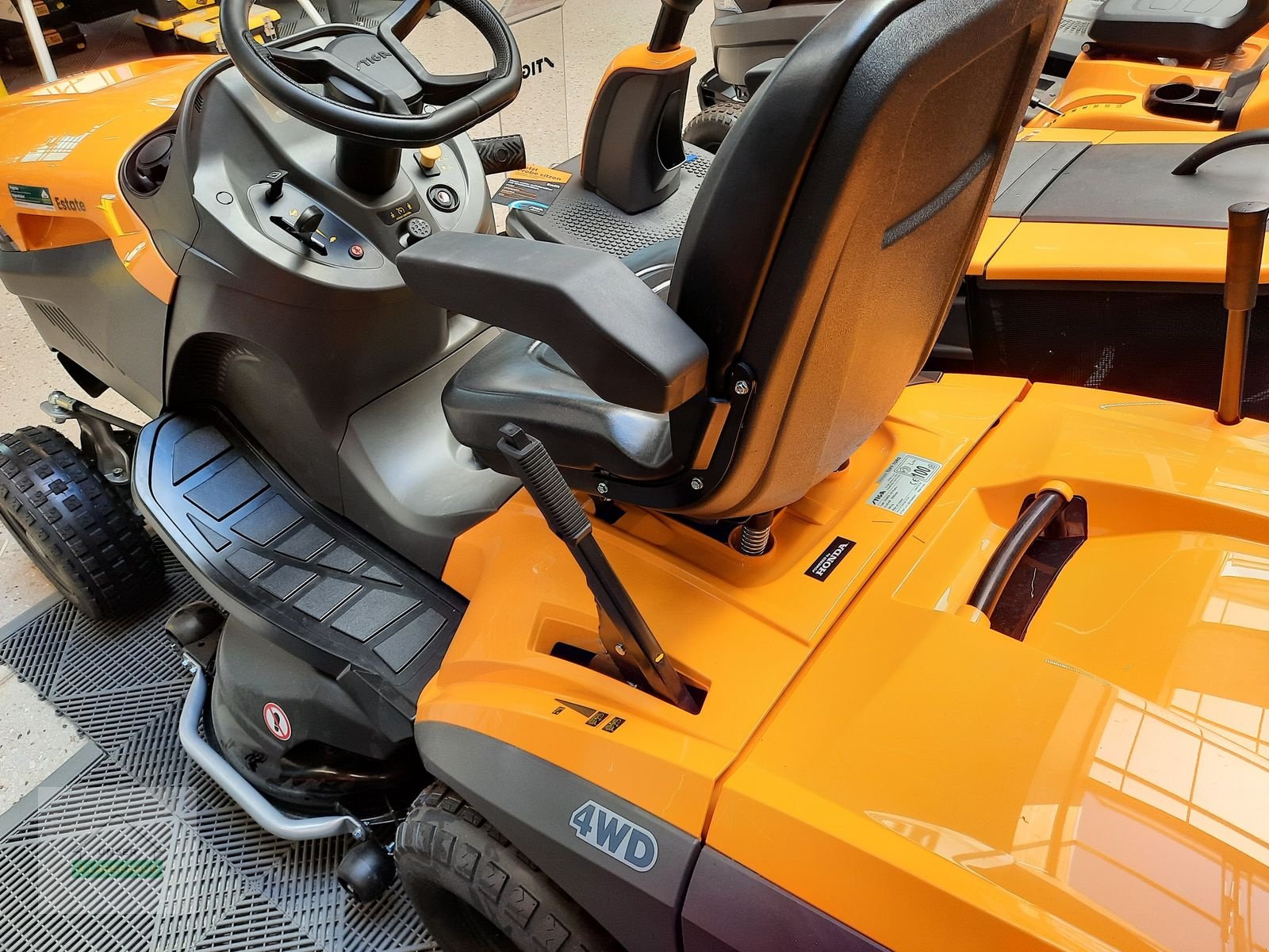 Rasentraktor des Typs Stiga ESTATE 9102WX, Neumaschine in Engerwitzdorf (Bild 6)