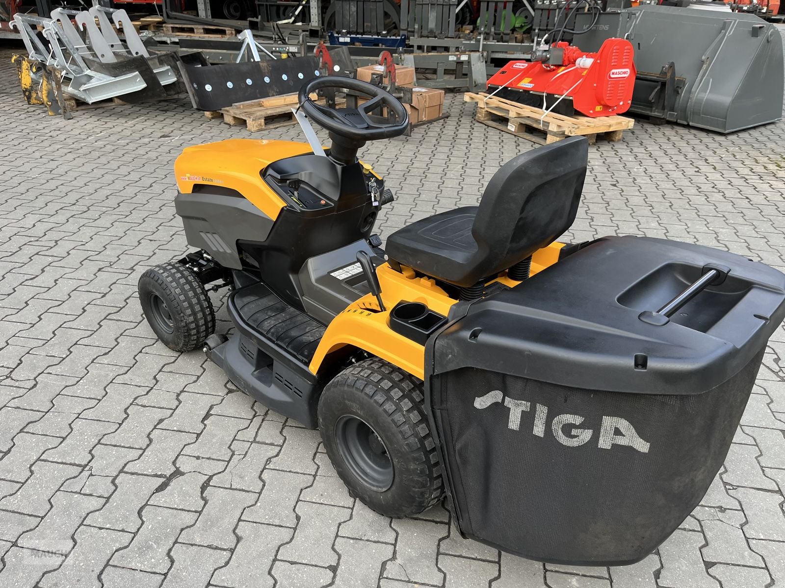 Rasentraktor des Typs Stiga Estate MPST 84 Hydrostat, Gebrauchtmaschine in Burgkirchen (Bild 8)