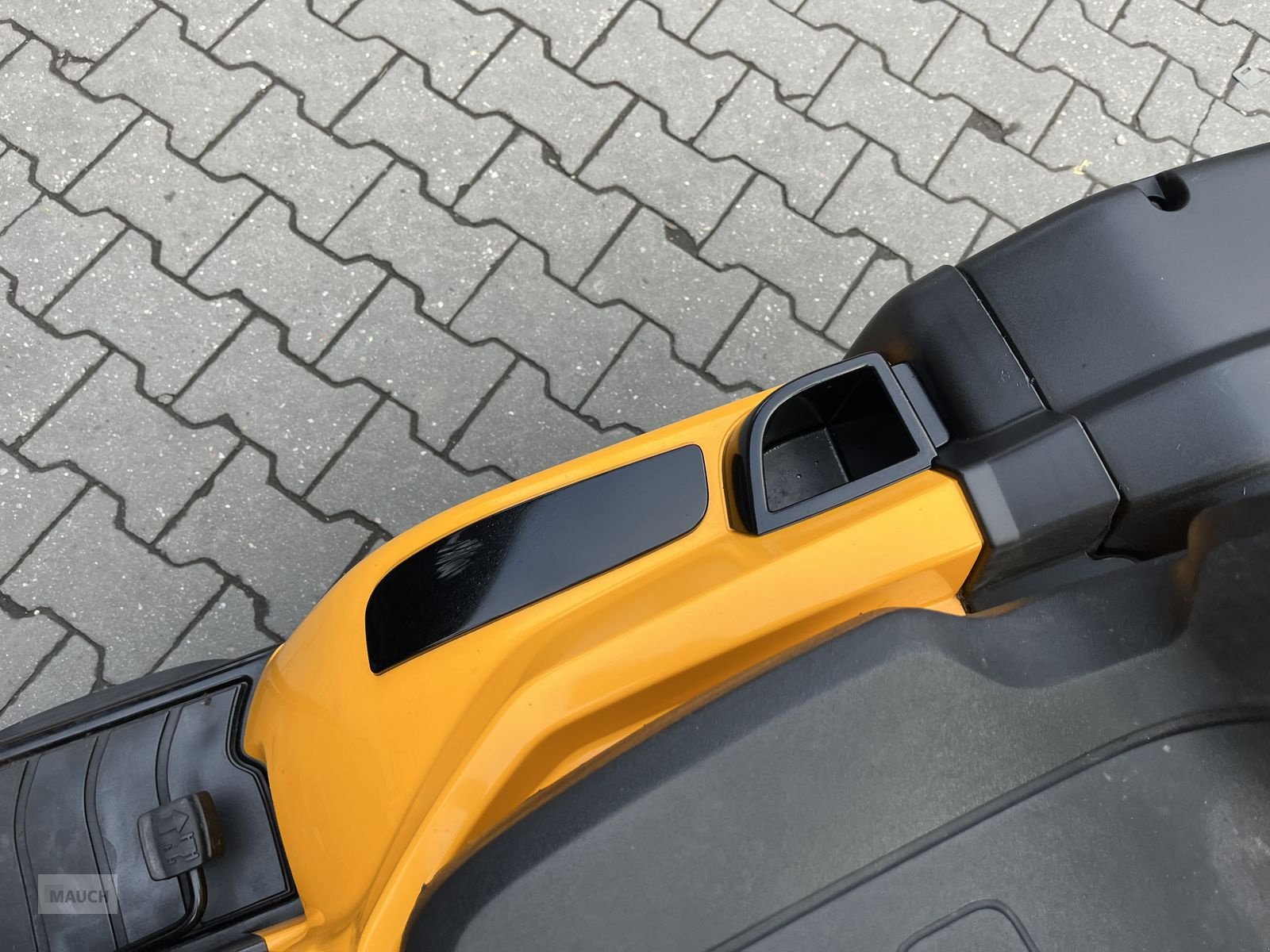 Rasentraktor des Typs Stiga Estate MPST 84 Hydrostat, Gebrauchtmaschine in Burgkirchen (Bild 12)