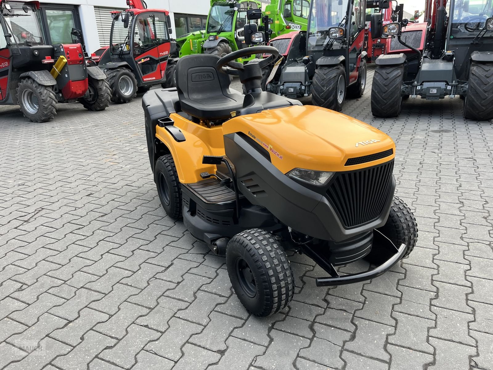 Rasentraktor des Typs Stiga Estate MPST 84 Hydrostat, Gebrauchtmaschine in Burgkirchen (Bild 5)
