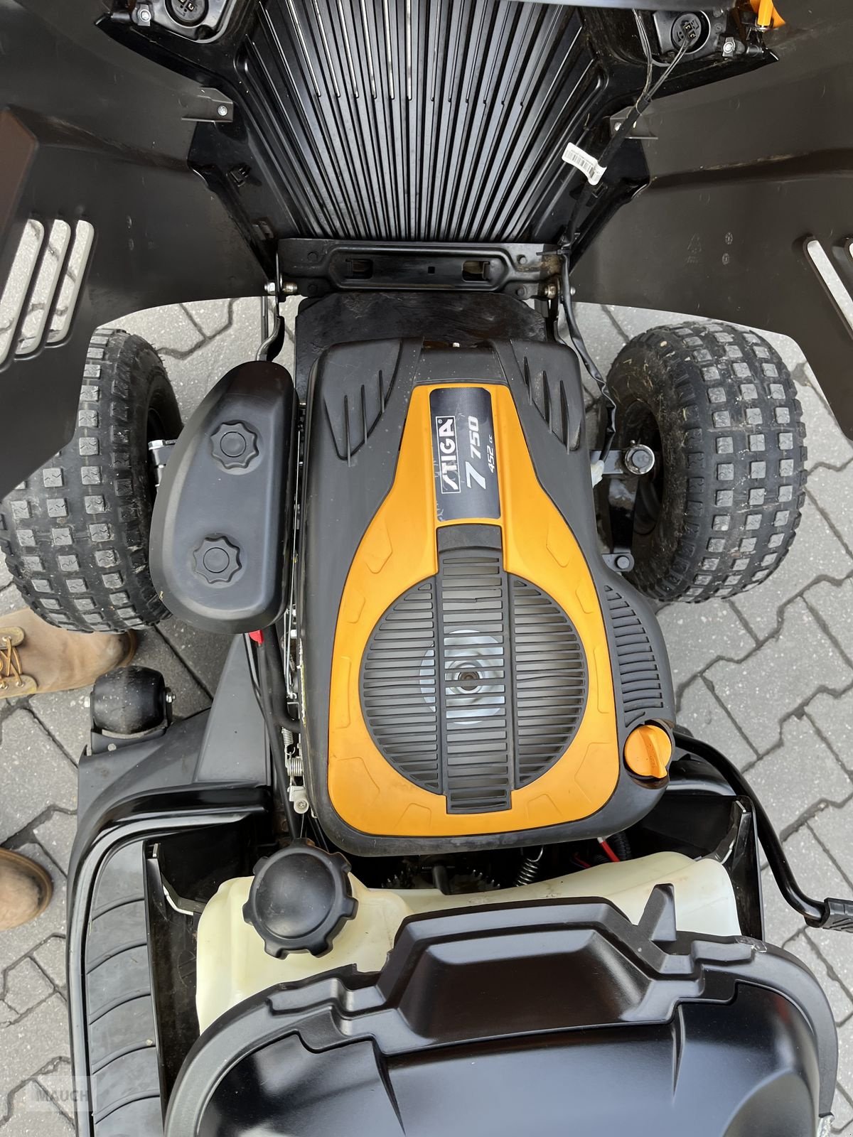 Rasentraktor des Typs Stiga Estate MPST 84 Hydrostat, Gebrauchtmaschine in Burgkirchen (Bild 13)