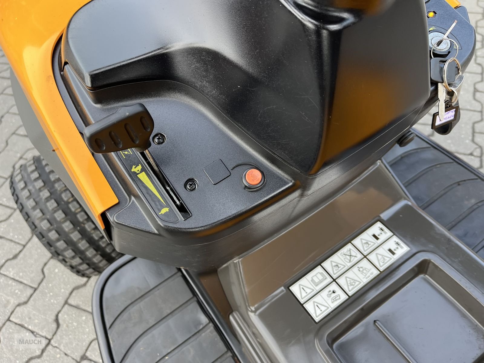 Rasentraktor des Typs Stiga Estate MPST 84 Hydrostat, Gebrauchtmaschine in Burgkirchen (Bild 10)