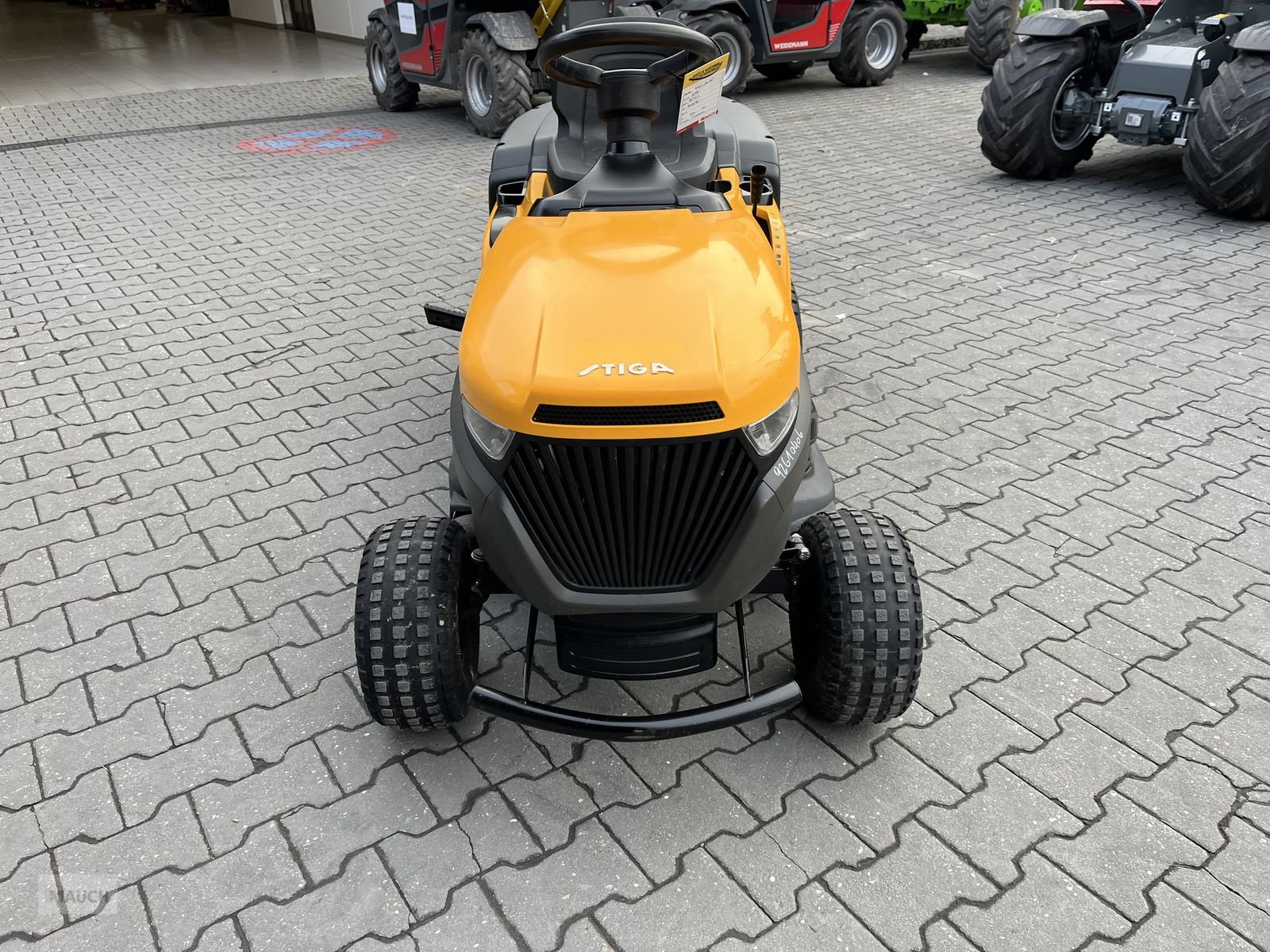 Rasentraktor des Typs Stiga Estate MPST 84 Hydrostat, Gebrauchtmaschine in Burgkirchen (Bild 4)