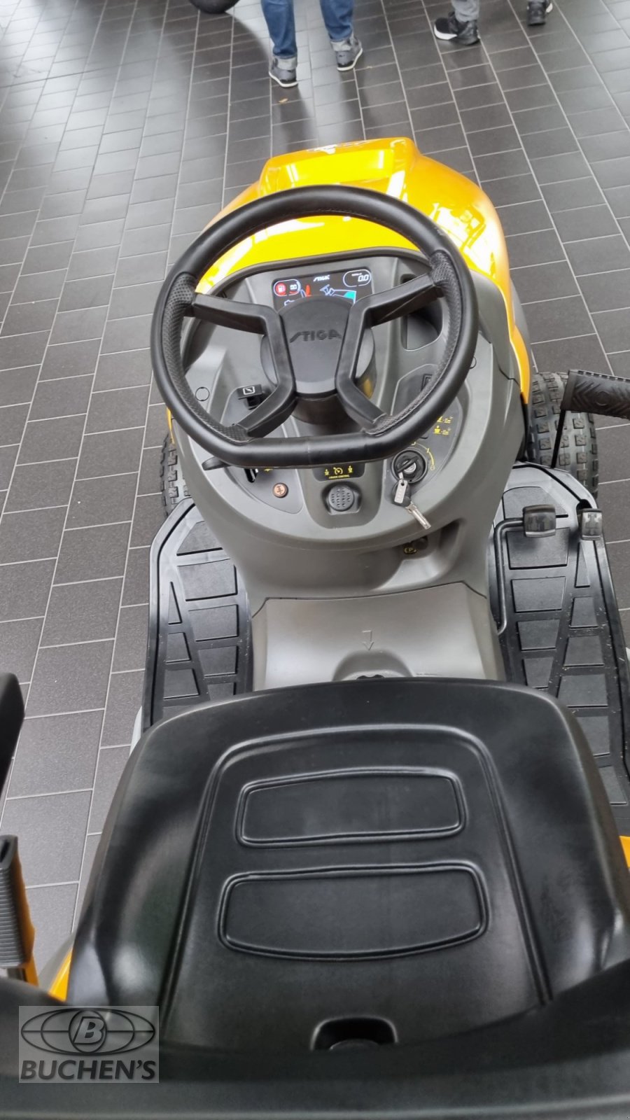 Rasentraktor del tipo Stiga Estate Pro 9102 WX Allrad, Neumaschine In Olpe (Immagine 12)