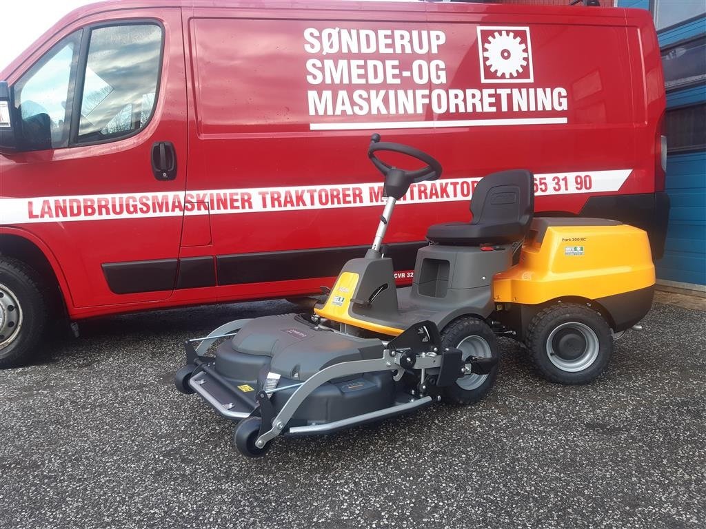 Rasentraktor des Typs Stiga Park 300 RC NY, Gebrauchtmaschine in Suldrup (Bild 1)