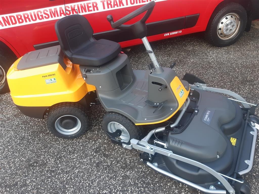 Rasentraktor des Typs Stiga Park 300 RC NY, Gebrauchtmaschine in Suldrup (Bild 5)