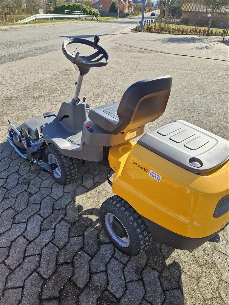 Rasentraktor des Typs Stiga Park 300 RC, Gebrauchtmaschine in Sørvad (Bild 3)