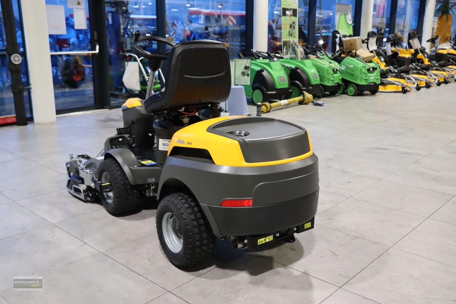 Rasentraktor des Typs Stiga PARK 500 WX+Combi 100 Q Plus, Neumaschine in Gampern (Bild 3)