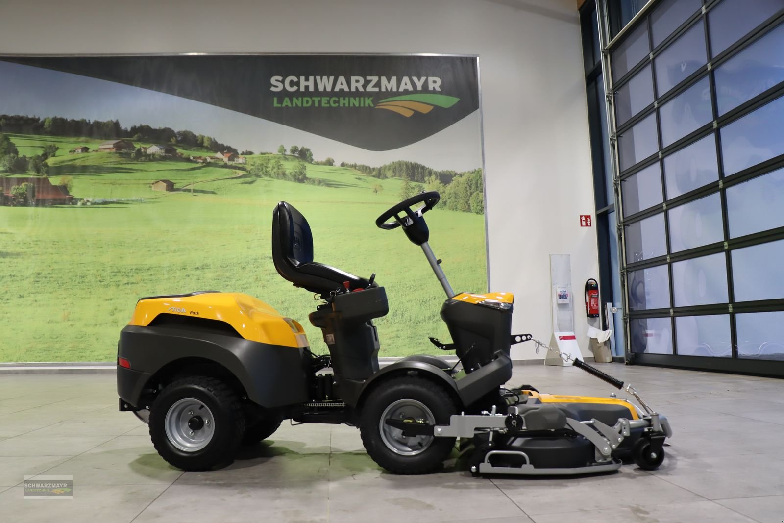 Rasentraktor des Typs Stiga PARK 500 WX Spezial, Neumaschine in Aurolzmünster (Bild 1)