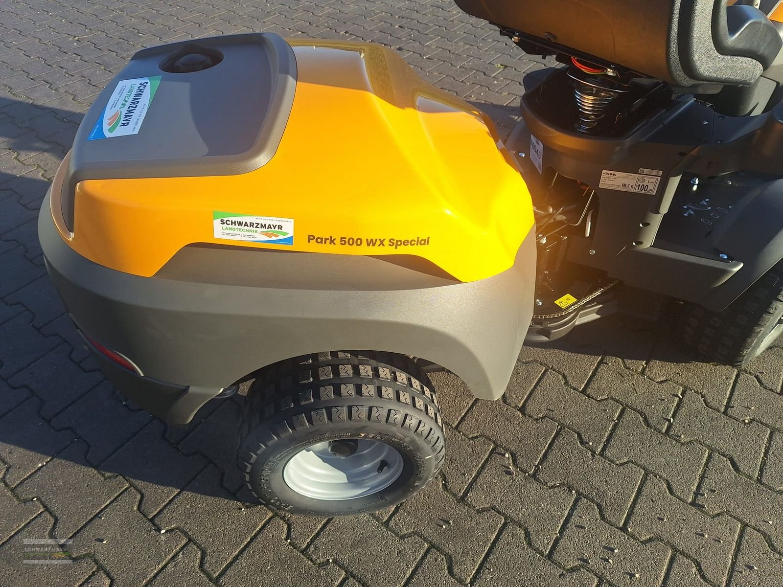 Rasentraktor of the type Stiga PARK 500 WX Spezial, Neumaschine in Aurolzmünster (Picture 5)