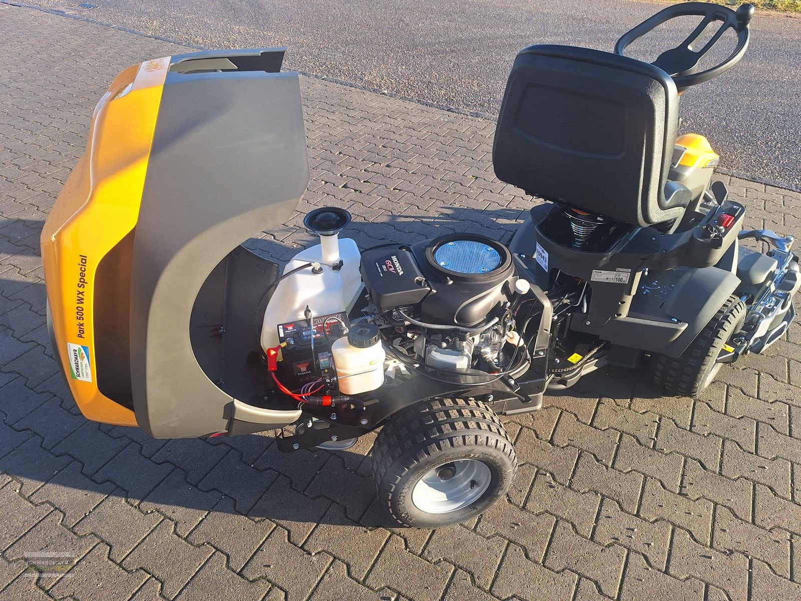 Rasentraktor of the type Stiga PARK 500 WX Spezial, Neumaschine in Aurolzmünster (Picture 4)