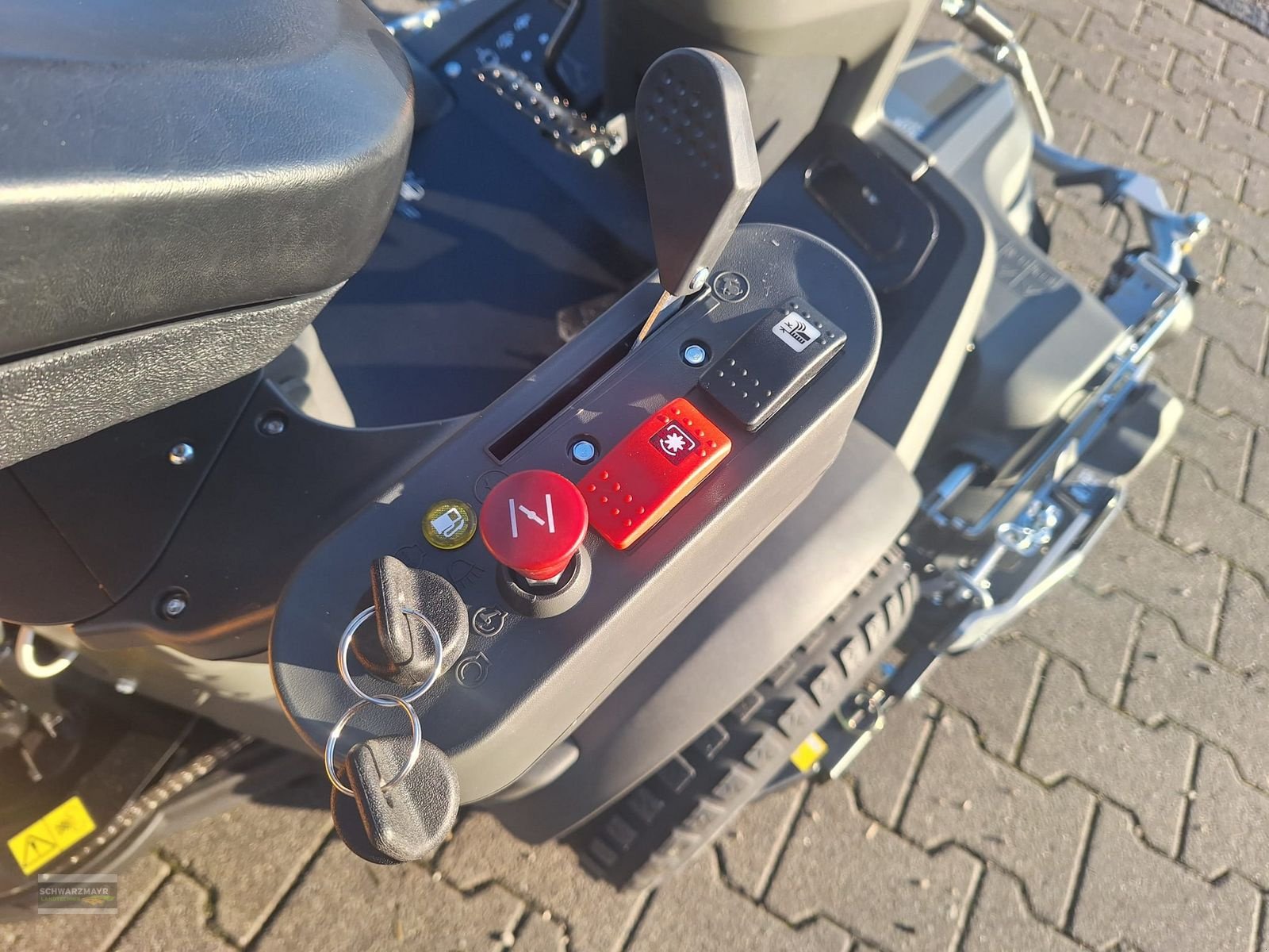 Rasentraktor of the type Stiga PARK 500 WX Spezial, Neumaschine in Aurolzmünster (Picture 7)