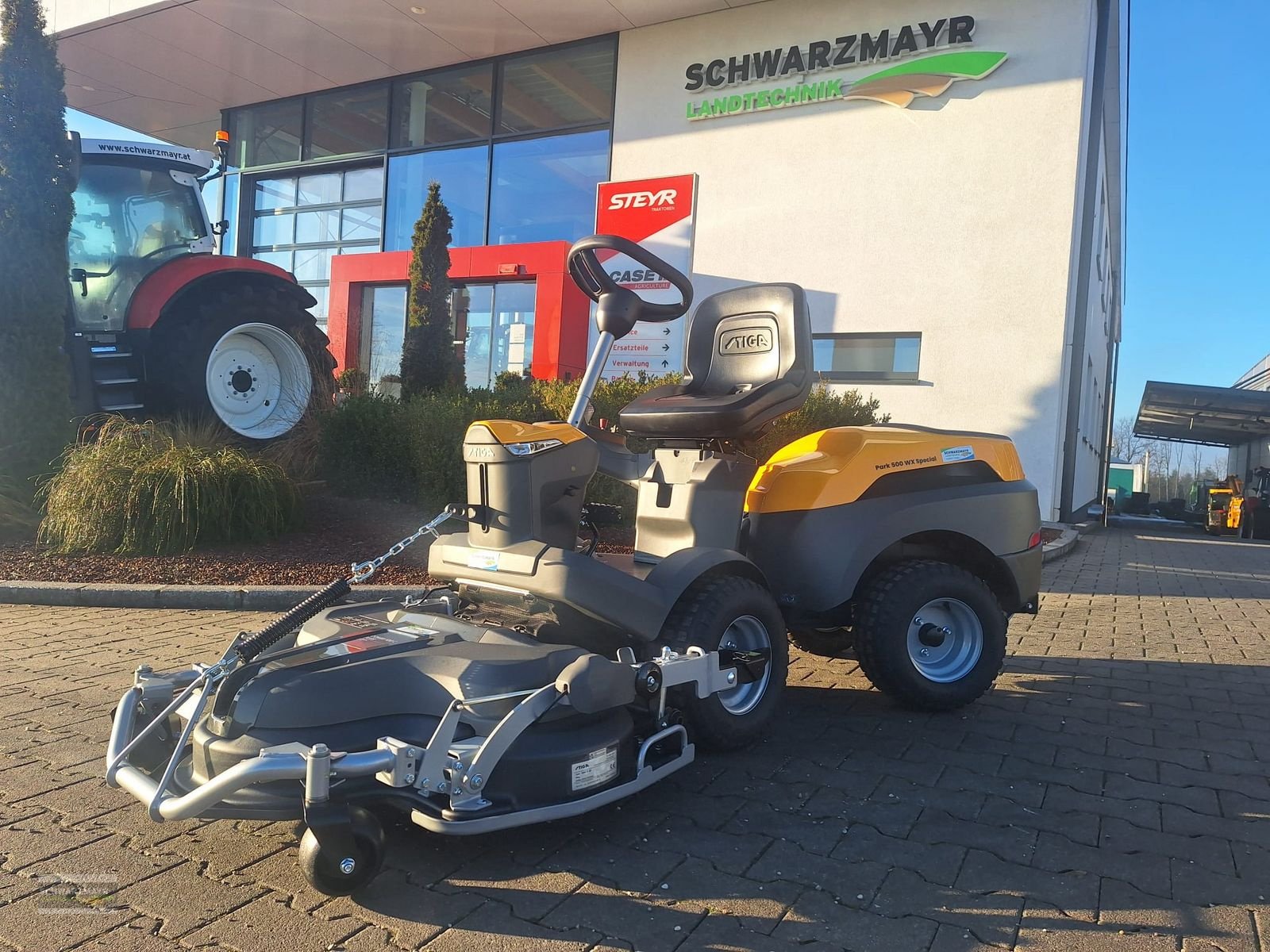 Rasentraktor of the type Stiga PARK 500 WX Spezial, Neumaschine in Aurolzmünster (Picture 1)