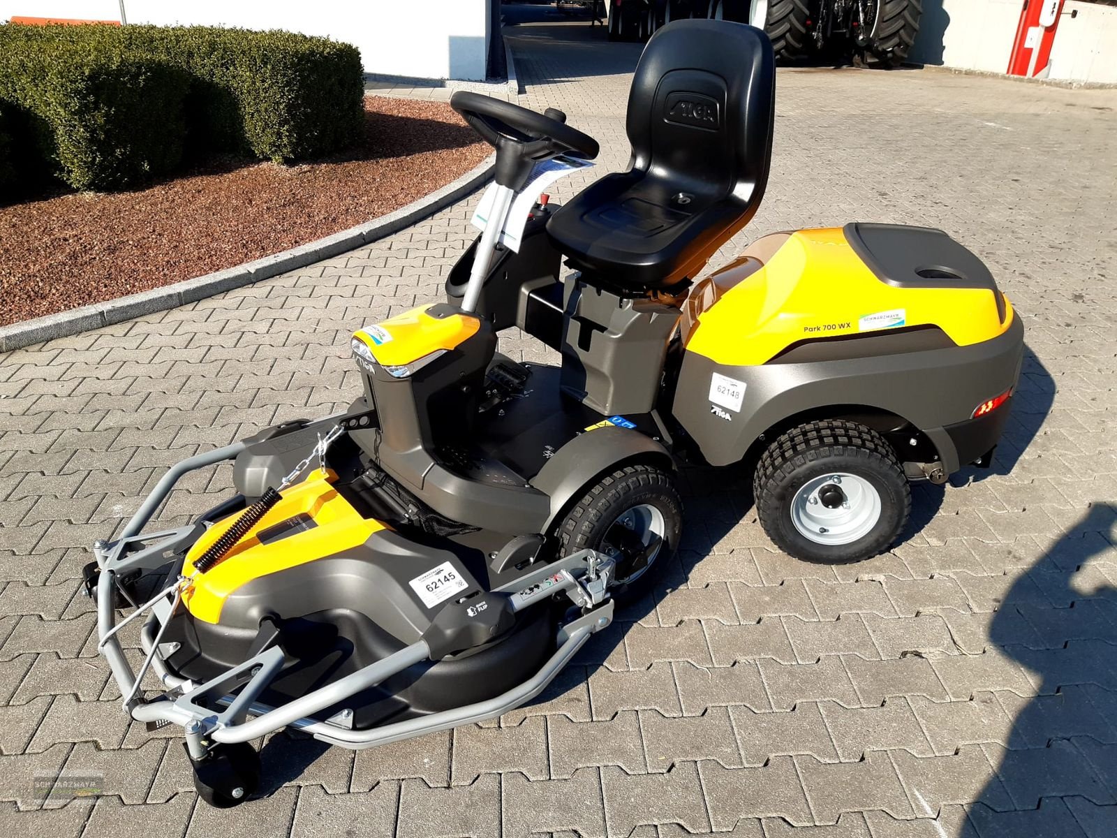 Rasentraktor des Typs Stiga PARK 700 WX, Neumaschine in Aurolzmünster (Bild 3)